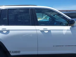 2024 Jeep Grand Cherokee с VIN 1C4RJYB6XRC135521, выставлен на аукционе IAAI как лот 42853749 с пробегом 27 428 миль миль и . История ставок и продаж доступна на DreamBid. Изображение 13.