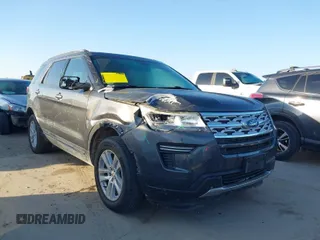 2019 Ford Explorer XLT z VIN 1FM5K8DH8KGA09176, wystawiony jako IAAI lot #41965007 z przebiegiem 138 208 mil mil oraz . Historia ofert i sprzedaży dostępna na DreamBid. Obrazek 1.