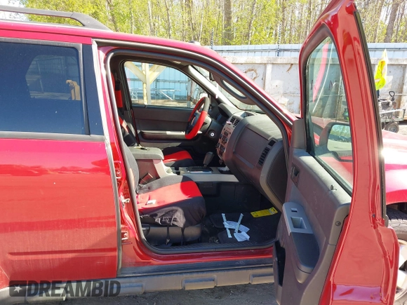 2011 Ford Escape XLT с VIN 1FMCU9DG6BKB34611, выставлен на аукционе IAAI как лот 42236780 с пробегом 240 297 миль миль и . История ставок и продаж доступна на DreamBid. Изображение 5.