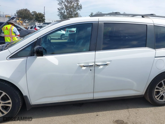 2011 Honda Odyssey EX-L with VIN 5FNRL5H60BB038773, listed as a IAAI auction lot 41762693 with 170,432 mi miles. Bid and sale history available at carsss.com. Image 14.