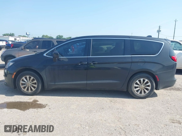 2017 Chrysler Pacifica Touring with VIN 2C4RC1DG6HR509717, listed as a IAAI auction lot 42228096 with 86,956 mi miles and . Bid and sale history available at DreamBid. Image 14.