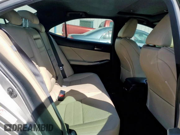 2018 Lexus IS 300 z VIN JTHBA1D26J5075568, wystawiony jako Copart lot #52537325 z przebiegiem 141 430 mil mil oraz Szkoda całkowita • Salvage title. Historia ofert i sprzedaży dostępna na DreamBid. Obrazek 10.