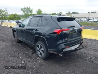 2022 Toyota RAV4 SE z VIN JTMAB3FV7ND090427, wystawiony jako IAAI lot #42307900 z przebiegiem 27 285 mil mil oraz . Historia ofert i sprzedaży dostępna na DreamBid. Obrazek 3.