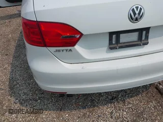 2014 Volkswagen Jetta SE z VIN 3VWD17AJ4EM288282, wystawiony jako IAAI lot #42404774 z przebiegiem 116 292 mil mil oraz . Historia ofert i sprzedaży dostępna na DreamBid. Obrazek 6.