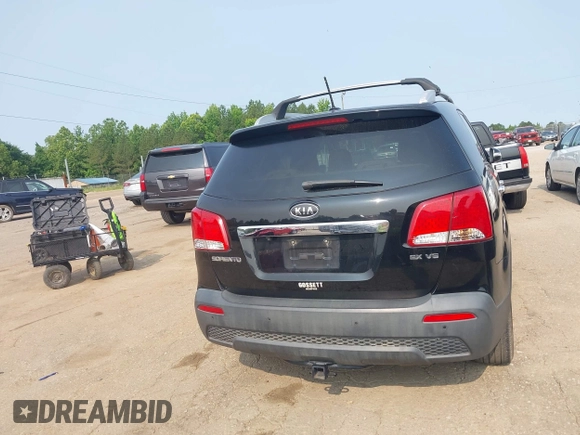 2013 Kia Sorento EX z VIN 5XYKU4A22DG364988, wystawiony jako IAAI lot #42391851 z przebiegiem 221 693 mil mil oraz . Historia ofert i sprzedaży dostępna na DreamBid. Obrazek 16.