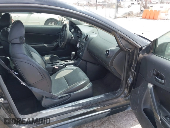 2008 Pontiac G6 GXP with VIN 1G2ZM177084189987, listed as a IAAI auction lot 41890497 with 247,992 mi miles. Bid and sale history available at carsss.com. Image 5.