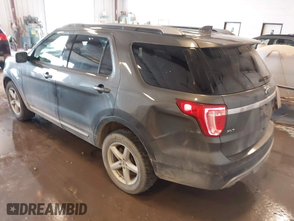 2017 Ford Explorer XLT z VIN 1FM5K8D80HGD83712, wystawiony jako IAAI lot #42442129 z przebiegiem 196 825 mil mil oraz . Historia ofert i sprzedaży dostępna na DreamBid. Obrazek 3.