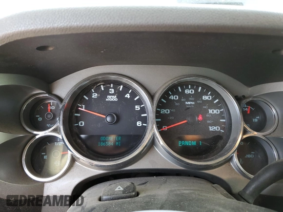 2011 GMC Sierra 2500HD Work Truck z VIN 1GT22ZCG8BZ312243, wystawiony jako Copart lot #83358544 z przebiegiem 186 584 mil mil oraz Szkoda całkowita • Salvage title. Historia ofert i sprzedaży dostępna na DreamBid. Obrazek 9.