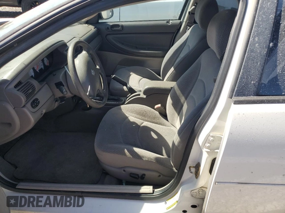 2005 Dodge Stratus SXT z VIN 1B3EL46T65N599178, wystawiony jako Copart lot #72625724 z przebiegiem 139 871 mil mil oraz Szkoda całkowita • Salvage title. Historia ofert i sprzedaży dostępna na DreamBid. Obrazek 7.