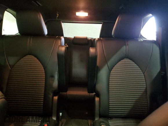 2024 Toyota Highlander LE z VIN 5TDKDRAH1RS537296, wystawiony jako Copart lot #57558595 z przebiegiem 34 682 mil mil oraz Czysty tytuł • Clean title. Historia ofert i sprzedaży dostępna na DreamBid. Obrazek 10.