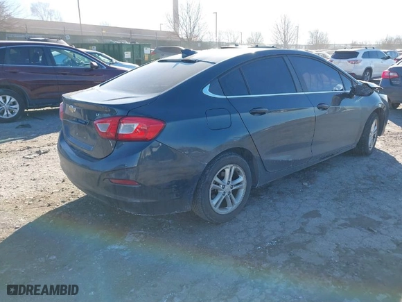 2018 Chevrolet Cruze LT with VIN 1G1BE5SM7J7115039, listed as a IAAI auction lot 41300021 with NaN miles. Bid and sale history available at carsss.com. Image 4.