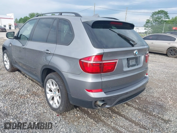 2011 BMW X5 35i z VIN 5UXZV4C50BL743135, wystawiony jako IAAI lot #42296920 z przebiegiem 100 447 mil mil oraz . Historia ofert i sprzedaży dostępna na DreamBid. Obrazek 3.