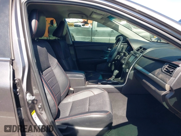 2015 Toyota Camry XLE z VIN 4T1BF1FK8FU979706, wystawiony jako IAAI lot #42298995 z przebiegiem 95 553 mil mil oraz . Historia ofert i sprzedaży dostępna na DreamBid. Obrazek 5.