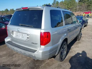 2004 Honda Pilot EX with VIN 2HKYF18594H621365, listed as a IAAI auction lot 41996562 with 223,322 mi miles. Bid and sale history available at carsss.com. Image 4.