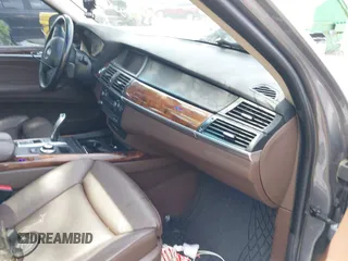 2007 BMW X5 3.0si z VIN 5UXFE43577L016195, wystawiony jako IAAI lot #42323000 z przebiegiem 88 318 mil mil oraz . Historia ofert i sprzedaży dostępna na DreamBid. Obrazek 5.