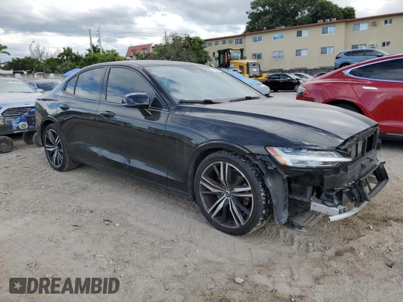 2019 Volvo S60 R-Design with VIN 7JR102FM7KG007243, listed as a Copart auction lot 71583823 with 30,555 mi miles. Bid and sale history available at carsss.com. Image 4.