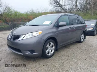 2017 Toyota Sienna LE Auto Access Seat with VIN 5TDKZ3DC6HS881378, listed as a IAAI auction lot 41932471 with 64,626 mi miles. Bid and sale history available at carsss.com. Image 21.