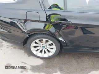 2011 BMW 3 Series 328i xDrive z VIN WBAPK7G55BNN87270, wystawiony jako IAAI lot #41907780 z przebiegiem 168 844 mil mil oraz . Historia ofert i sprzedaży dostępna na DreamBid. Obrazek 6.
