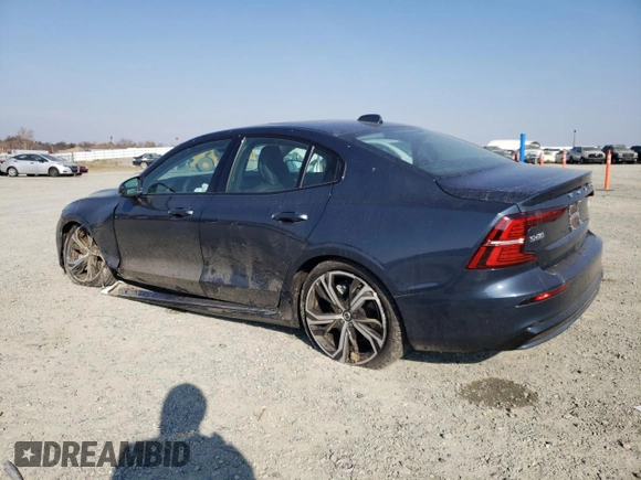 2024 Volvo S60 Core Dark Theme z VIN 7JRL12TK9RG305506, wystawiony jako Copart lot #43276995 z przebiegiem 603 mil mil oraz Szkoda całkowita • Salvage title. Historia ofert i sprzedaży dostępna na DreamBid. Obrazek 2.
