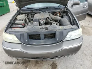 2003 Lincoln Town Car Executive z VIN 1LNHM81W53Y621146, wystawiony jako Copart lot #57822605 z przebiegiem 234 384 mil mil oraz Szkoda całkowita • Salvage title. Historia ofert i sprzedaży dostępna na DreamBid. Obrazek 11.