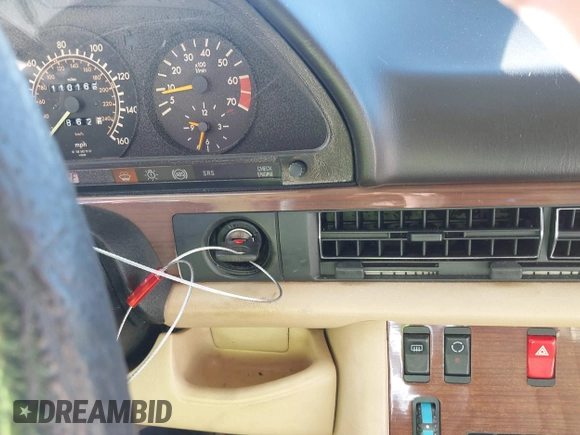 1988 Mercedes-Benz 420 with VIN WDBCA35DXJA370020, listed as a IAAI auction lot 41464756 with 110,166 mi miles. Bid and sale history available at carsss.com. Image 11.