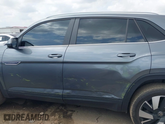 2024 Volkswagen Atlas SE with VIN 1V2JE2CAXRC237272, listed as a IAAI auction lot 42128786 with 61,475 mi miles and . Bid and sale history available at DreamBid. Image 14.