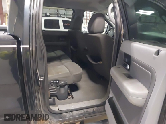 2005 Ford F-150 XLT with VIN 1FTRW14W85FB14830, listed as a IAAI auction lot 41993432 with 226,490 mi miles. Bid and sale history available at carsss.com. Image 8.
