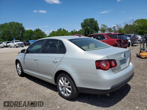 2010 Volkswagen Jetta Limited Edition z VIN 3VWAX7AJ2AM106655, wystawiony jako Copart lot #57489395 z przebiegiem 110 482 mil mil oraz Szkoda całkowita • Salvage title. Historia ofert i sprzedaży dostępna na DreamBid. Obrazek 2.