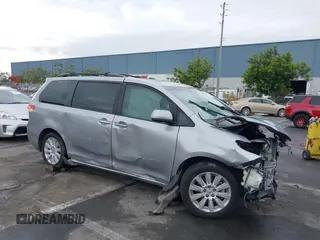 2012 Toyota Sienna XLE with VIN 5TDDK3DC9CS042847, listed as a IAAI auction lot 40970090 with 101,813 mi miles. Bid and sale history available at carsss.com. Image 1.