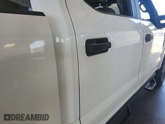 2019 Ford F-250 XL with VIN 1FT7W2B65KEE40165, listed as a IAAI auction lot 42727924 with 182,010 mi miles and . Bid and sale history available at DreamBid. Image 24.