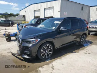 2021 BMW X1 sDrive28i z VIN WBXJG7C04M5U03124, wystawiony jako Copart lot #54447515 z przebiegiem 11 794 mil mil oraz Szkody całkowita. Historia ofert i sprzedaży dostępna na DreamBid. Obrazek 1.