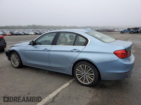 2014 BMW 3 Series 328i xDrive z VIN WBA3B5C58EP542888, wystawiony jako Copart lot #59136015 z przebiegiem 77 954 mil mil oraz Szkoda całkowita • Salvage title. Historia ofert i sprzedaży dostępna na DreamBid. Obrazek 2.