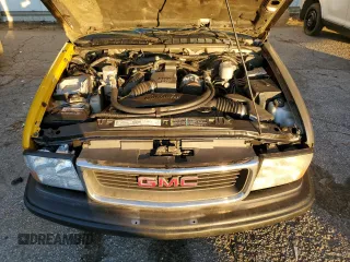 2003 GMC Sonoma with VIN 1GTCS19H638195758, listed as a Copart auction lot 83080674 with 152,104 mi miles and Salvage Title. Bid and sale history available at DreamBid. Image 11.