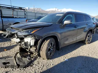 2022 Toyota Highlander XLE z VIN 5TDGZRBH5NS583679, wystawiony jako Copart lot #50084005 z przebiegiem 69 741 mil mil oraz Szkoda całkowita • Salvage title. Historia ofert i sprzedaży dostępna na DreamBid. Obrazek 1.