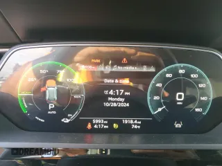 2024 Audi Q8 e-tron Premium Plus z VIN WA15AAGE8RB038873, wystawiony jako Copart lot #76623264 z przebiegiem 5 993 mil mil oraz Szkoda całkowita • Salvage title. Historia ofert i sprzedaży dostępna na DreamBid. Obrazek 9.