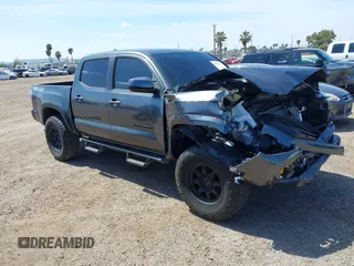2021 Toyota Tacoma SR z VIN 3TMCZ5ANXMM447058, wystawiony jako IAAI lot #41891414 z przebiegiem 43 810 mil mil oraz . Historia ofert i sprzedaży dostępna na DreamBid. Obrazek 1.