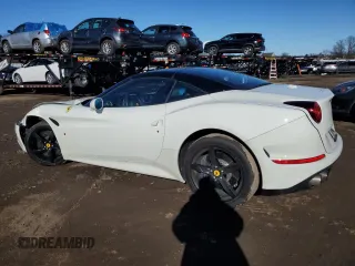 2016 Ferrari California T z VIN ZFF77XJA2G0213103, wystawiony jako Copart lot #43268564 z przebiegiem 12 200 mil mil oraz Szkody całkowita. Historia ofert i sprzedaży dostępna na DreamBid. Obrazek 2.