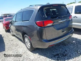 2020 Chrysler Pacifica Touring L z VIN 2C4RC1BG7LR284994, wystawiony jako IAAI lot #41661416 z przebiegiem 101 257 mil mil oraz . Historia ofert i sprzedaży dostępna na DreamBid. Obrazek 3.