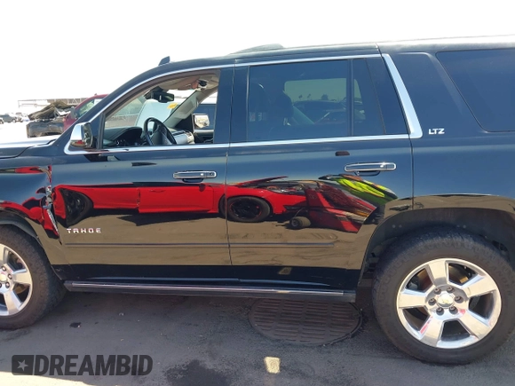 2015 Chevrolet Tahoe LTZ z VIN 1GNSKCKC7FR715512, wystawiony jako IAAI lot #42054583 z przebiegiem 106 941 mil mil oraz . Historia ofert i sprzedaży dostępna na DreamBid. Obrazek 14.