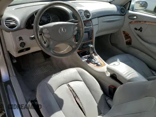 2004 Mercedes-Benz CLK 320 z VIN WDBTK65G24T032144, wystawiony jako Copart lot #48421025 z przebiegiem 157 180 mil mil oraz Szkody całkowita. Historia ofert i sprzedaży dostępna na DreamBid. Obrazek 8.