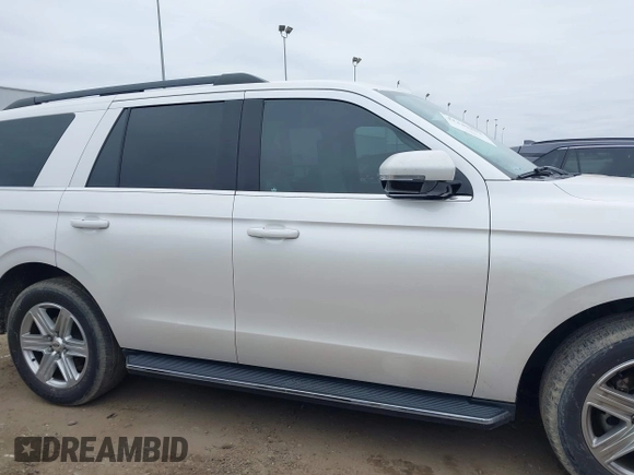 2018 Ford Expedition XLT with VIN 1FMJU1HT3JEA17677, listed as a IAAI auction lot 41349362 with 131,913 mi miles. Bid and sale history available at carsss.com. Image 14.