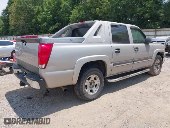 2005 Chevrolet Avalanche LS with VIN 3GNEC12ZX5G274802, listed as a IAAI auction lot 42597171 with Not provided miles and . Bid and sale history available at DreamBid. Image 4.