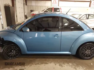 2010 Volkswagen New Beetle Coupe with VIN 3VWPW3AG4AM003893, listed as a IAAI auction lot 41255087 with 192,128 mi miles. Bid and sale history available at carsss.com. Image 15.