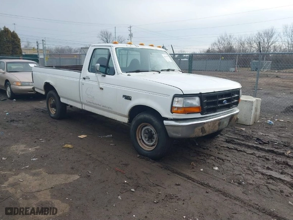 1996 Ford F-250 HD with VIN 1FTHF25HXTEA54523, listed as a IAAI auction lot 41646186 with 206,050 mi miles. Bid and sale history available at carsss.com. Image 1.