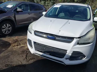 2014 Ford Escape SE with VIN 1FMCU0GX0EUE35004, listed as a IAAI auction lot 40811631 with 126,464 mi miles. Bid and sale history available at carsss.com. Image 6.