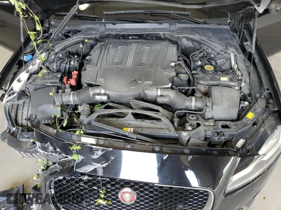 2016 Jaguar XF S with VIN SAJBM4BV0GCY13717, listed as a Copart auction lot 70385854 with 82,592 mi miles and Salvage Title. Bid and sale history available at carsss.com. Image 11.