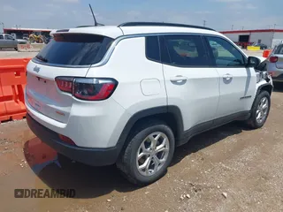 2024 Jeep Compass Latitude with VIN 3C4NJDBN6RT132814, listed as a IAAI auction lot 42437911 with 32,189 mi miles and . Bid and sale history available at DreamBid. Image 4.