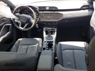 2025 Audi Q3 S line Premium z VIN WA1DECF35S1006731, wystawiony jako Copart lot #59266765 z przebiegiem 11 198 mil mil oraz Tytuł czysty. Historia ofert i sprzedaży dostępna na DreamBid. Obrazek 8.