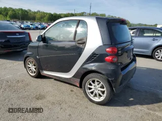 2009 Smart fortwo Pure z VIN WMEEJ31X39K211342, wystawiony jako Copart lot #54104045 z przebiegiem 46 162 mil mil oraz Tytuł czysty. Historia ofert i sprzedaży dostępna na DreamBid. Obrazek 2.