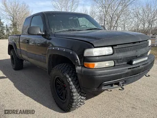 2000 Chevrolet Silverado 1500 LT with VIN 1GCEK19T6YE296613, listed as a Copart auction lot 48632195 with 519,105 mi miles and Clean Title. Bid and sale history available at carsss.com. Image 1.